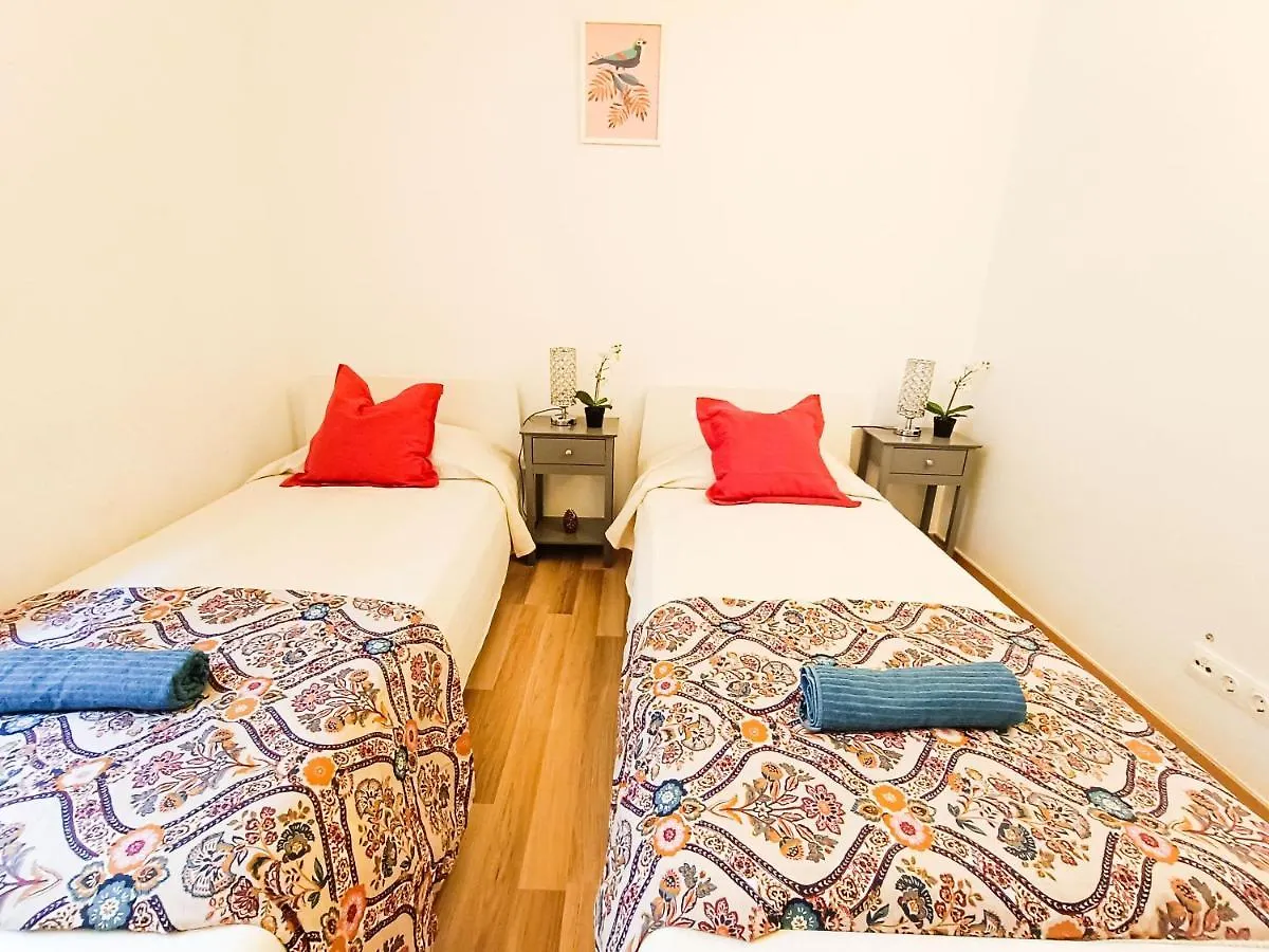 By La Boqueria Rooms Barcelona 0*,